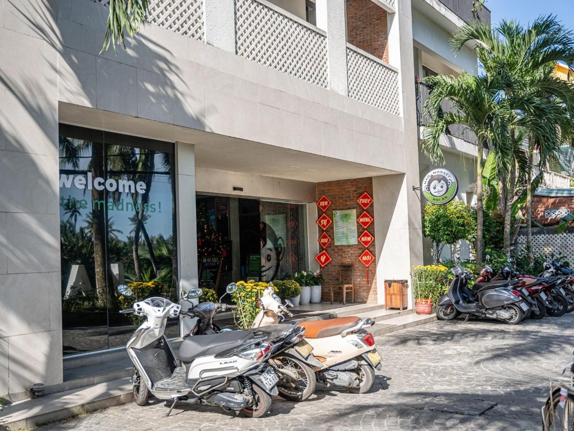 Mad Monkey Hoi An Hostel Exterior foto